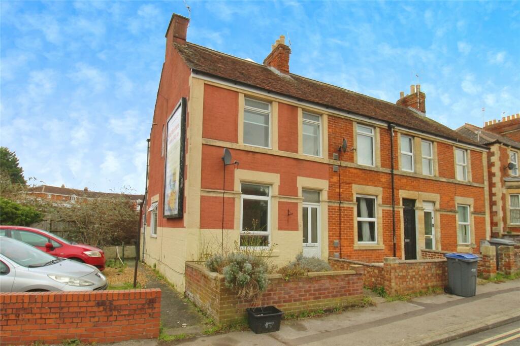 2 bedroom end of terrace house for sale in West Ashton Road, Trowbridge