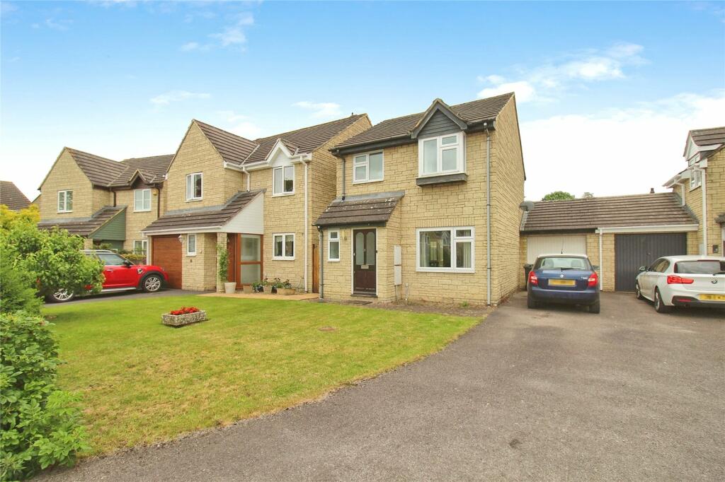 3 bedroom detached house for sale in Tower Close, Trowbridge, BA14