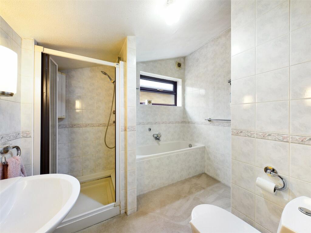 4 bedroom detached house for sale in Lee Chapel Lane, Langdon Hills