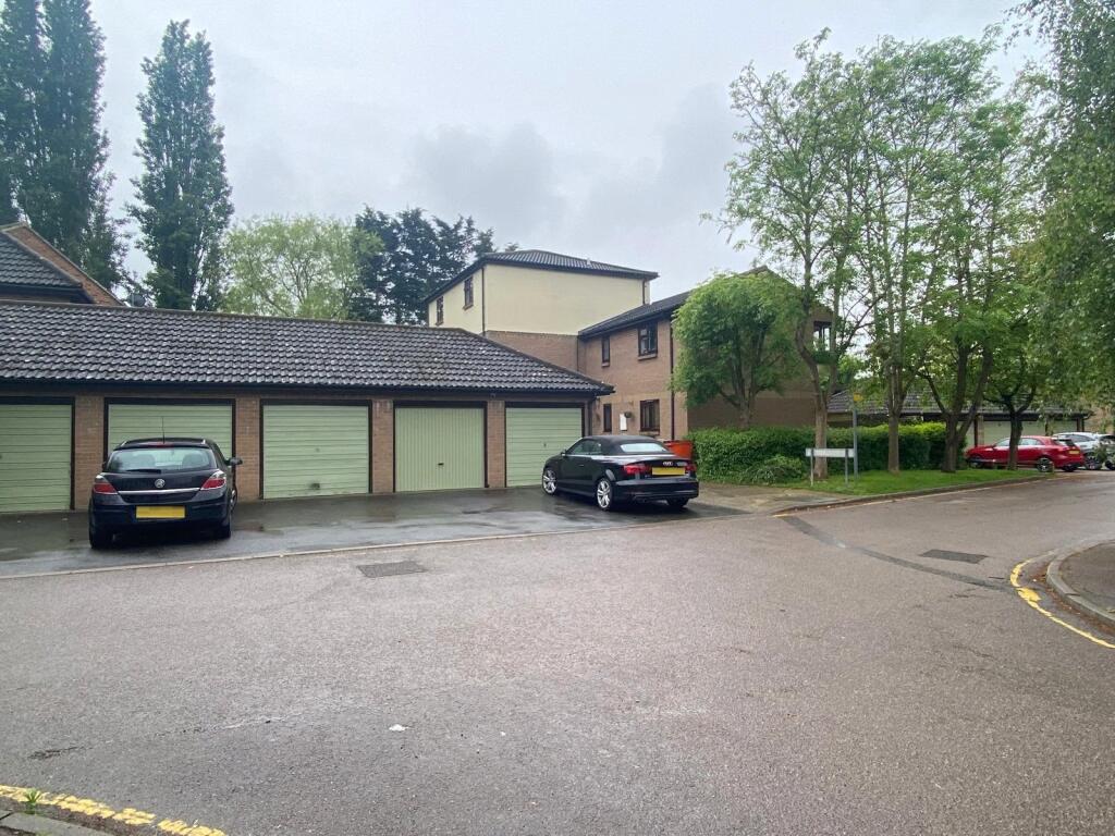 2 bedroom apartment for sale in Courtney Park Road, Langdon Hills