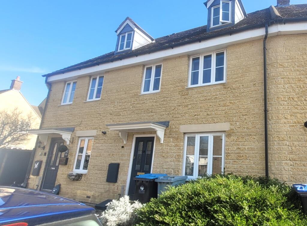 Main image of property: Saffron Crescent, Carterton, Oxfordshire, OX18