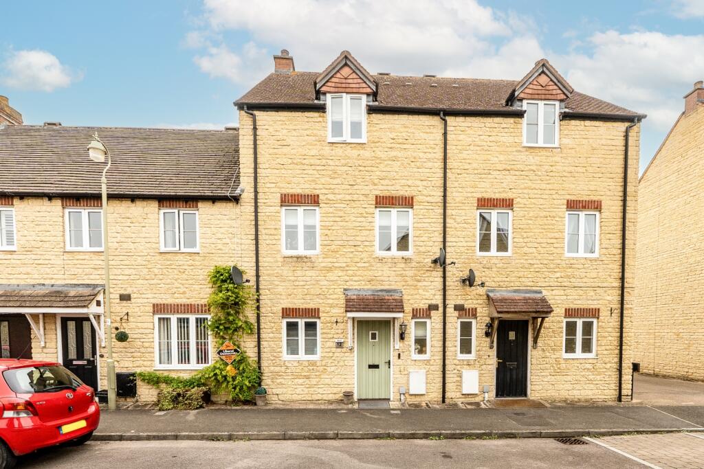 Main image of property: Russett Avenue, Carterton, Oxfordshire, OX18