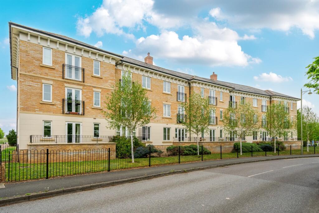 Main image of property: Heald Court, Meadow Way, Carterton, Oxfordshire, OX18