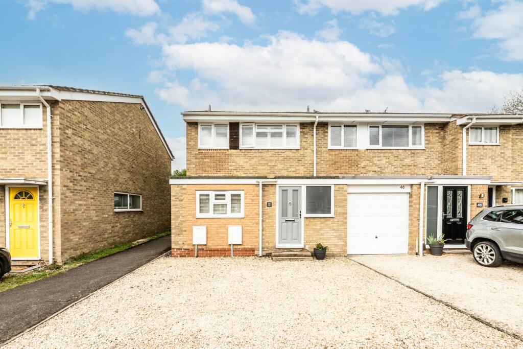 Main image of property: Richens Drive, Carterton, Oxfordshire, OX18