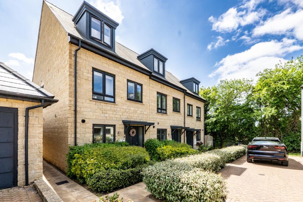 Main image of property: Stanmore Crescent, Carterton, Oxfordshire, OX18