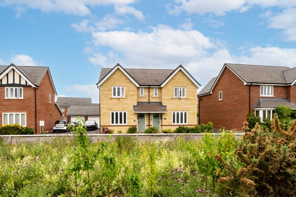 Main image of property: Wilkins Close, Brize Norton, Carterton, Oxfordshire, OX18