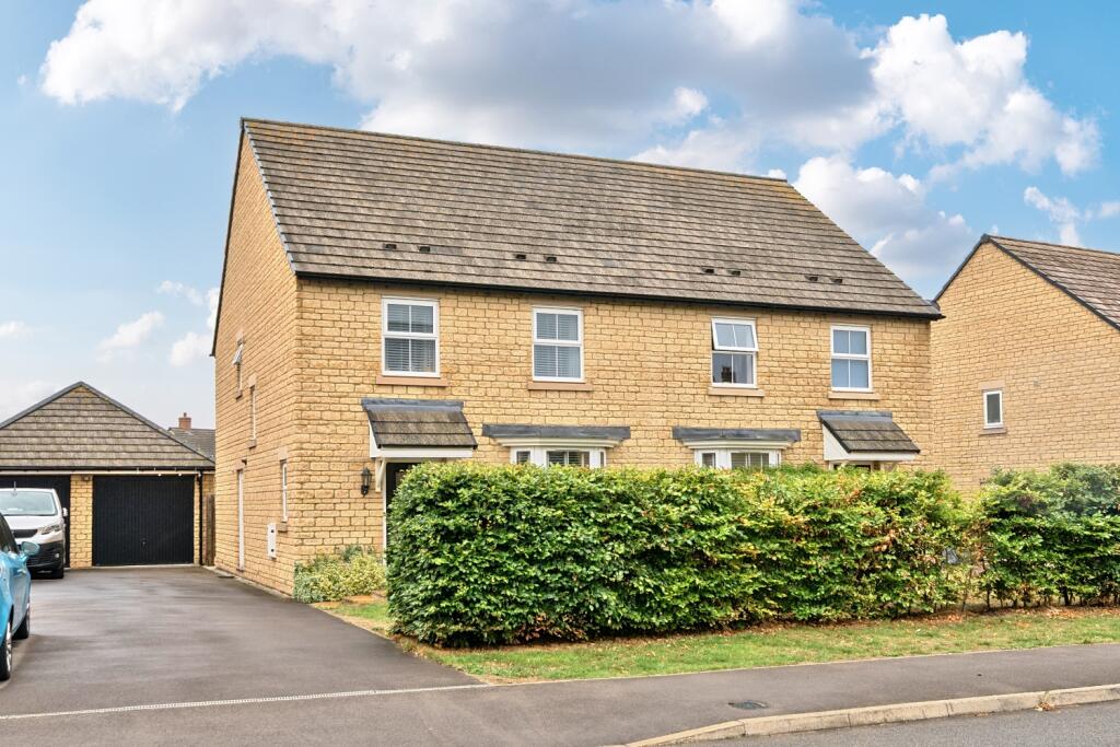 Main image of property: Swinbrook Road, Carterton, Oxfordshire, OX18