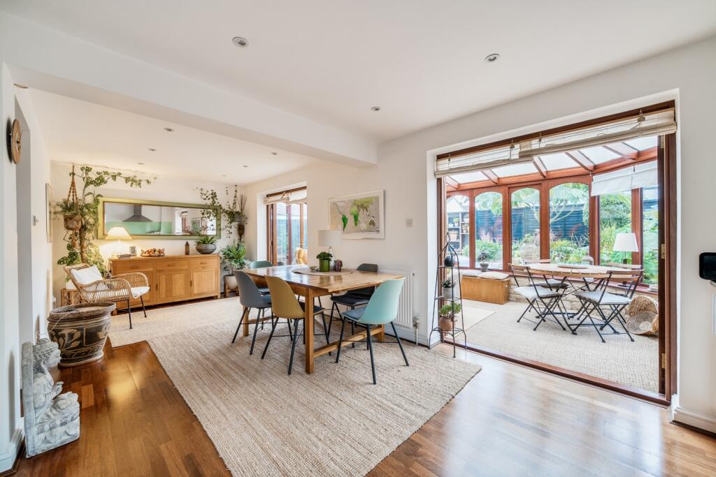 Main image of property: Shilton Road, Carterton, Oxfordshire, OX18