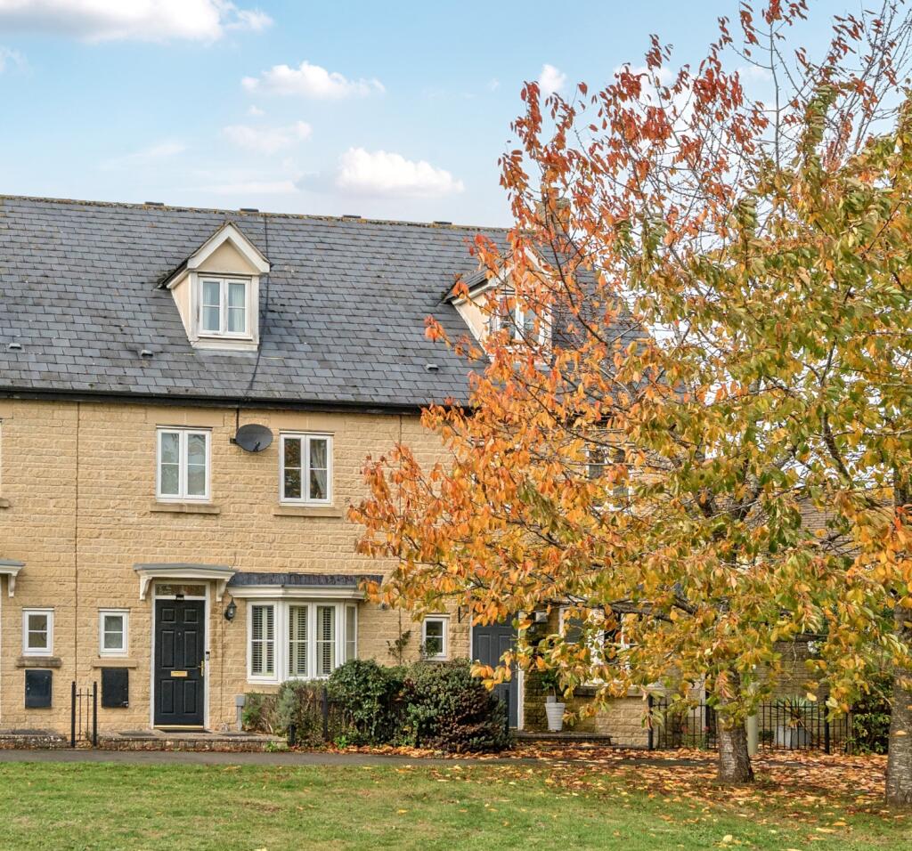 Main image of property: The Lawns, Carterton, Oxfordshire, OX18