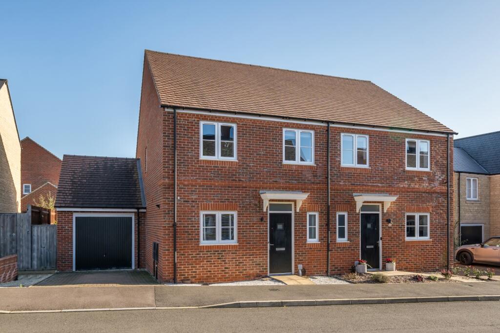 Main image of property: 20 Shergold Road, Bampton, Oxfordshire, OX18 2FG