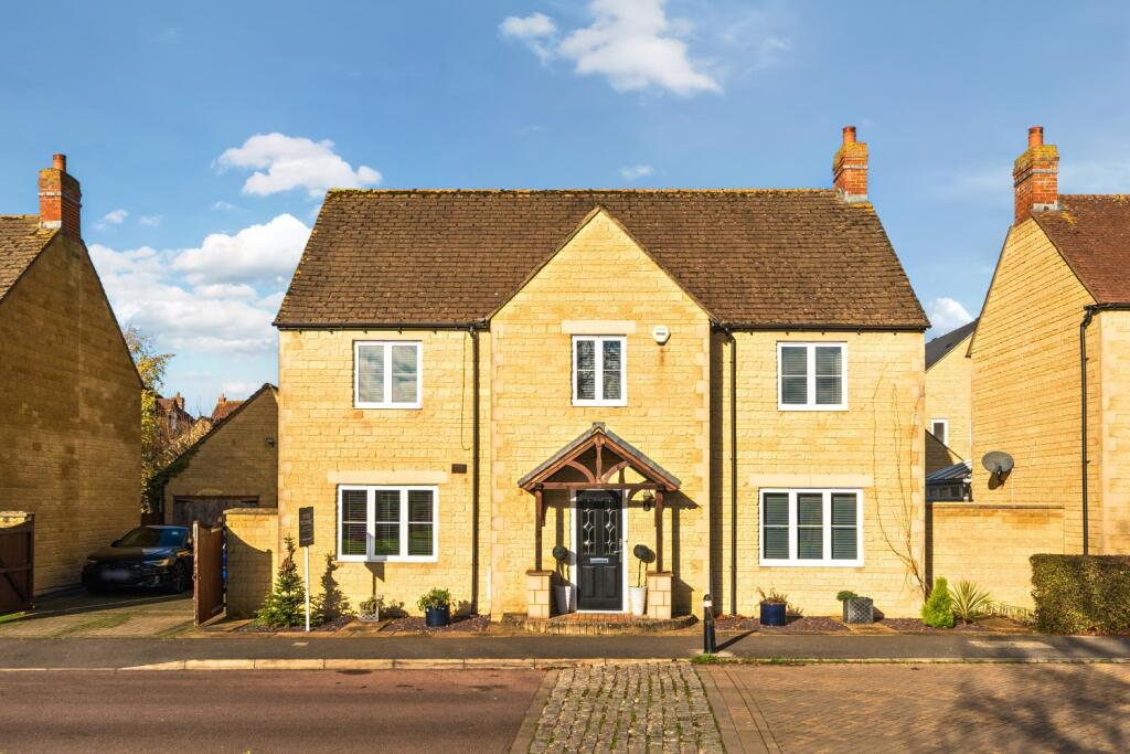 Main image of property: Trefoil Way, Carterton, Oxfordshire, OX18