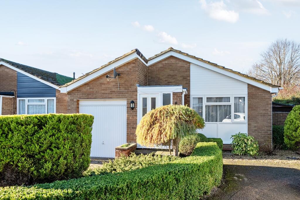 Main image of property: Edgeworth Drive, Carterton, Oxfordshire, OX18