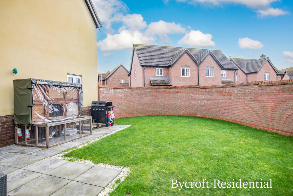 4 bedroom detached house for sale in Stable Field Way, Hemsby, NR29