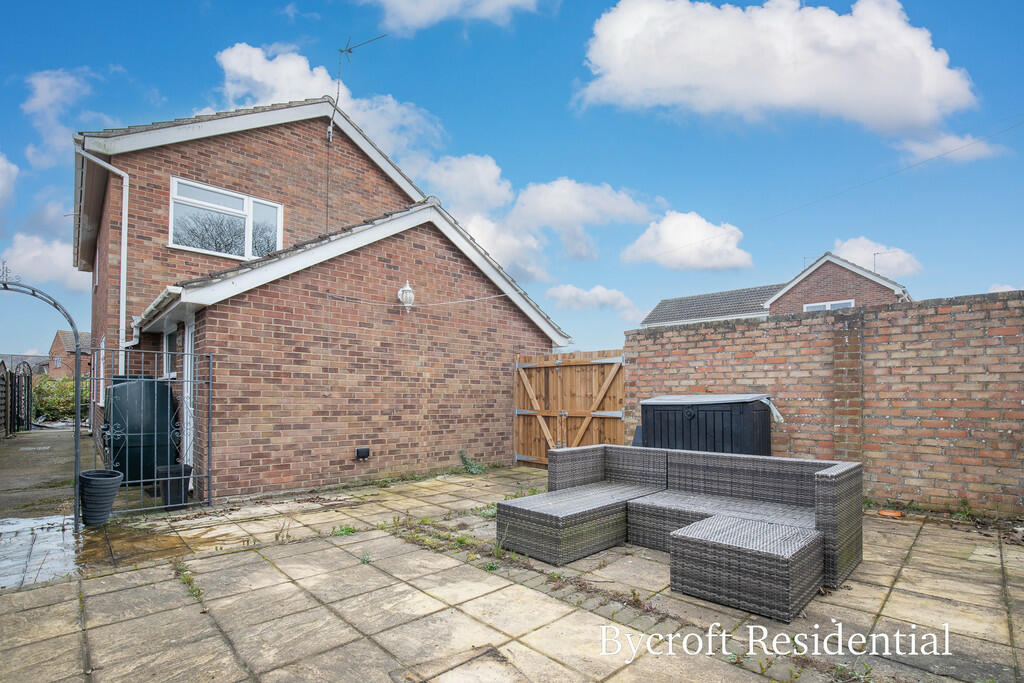 4 bedroom detached house for sale in Winmer Avenue, WintertonOnSea, NR29