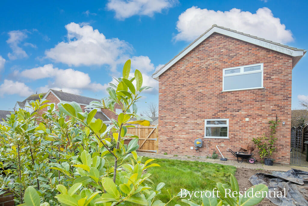 4 bedroom detached house for sale in Winmer Avenue, WintertonOnSea, NR29