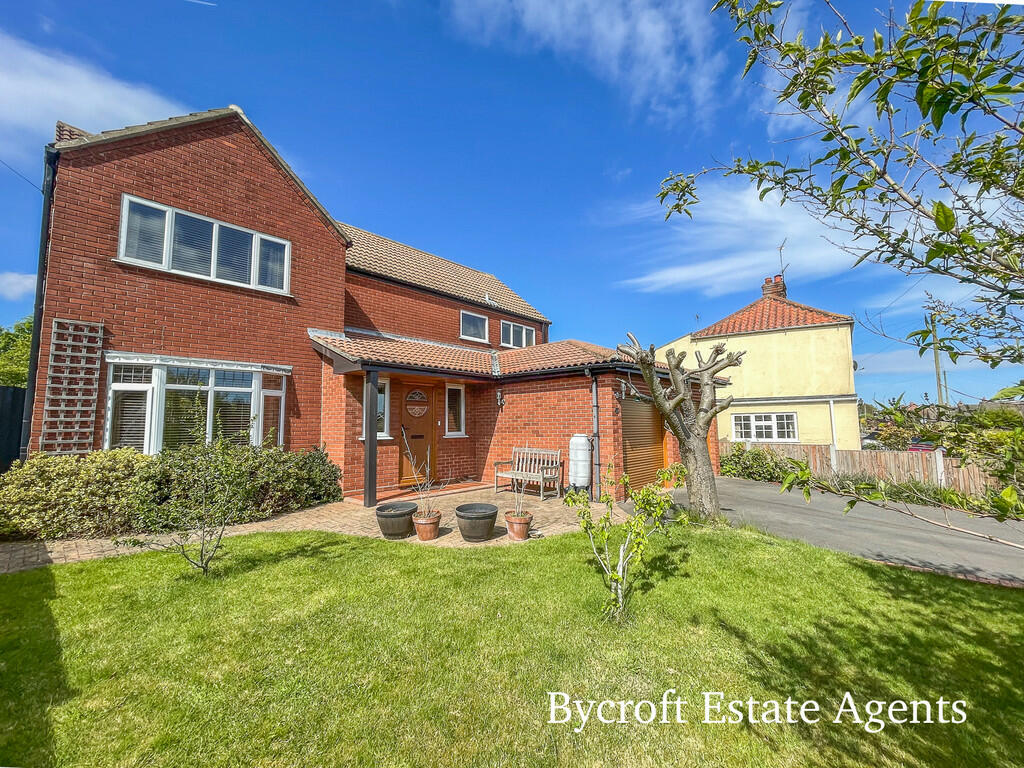 5 bedroom detached house for sale in Staithe Road, Martham, NR29