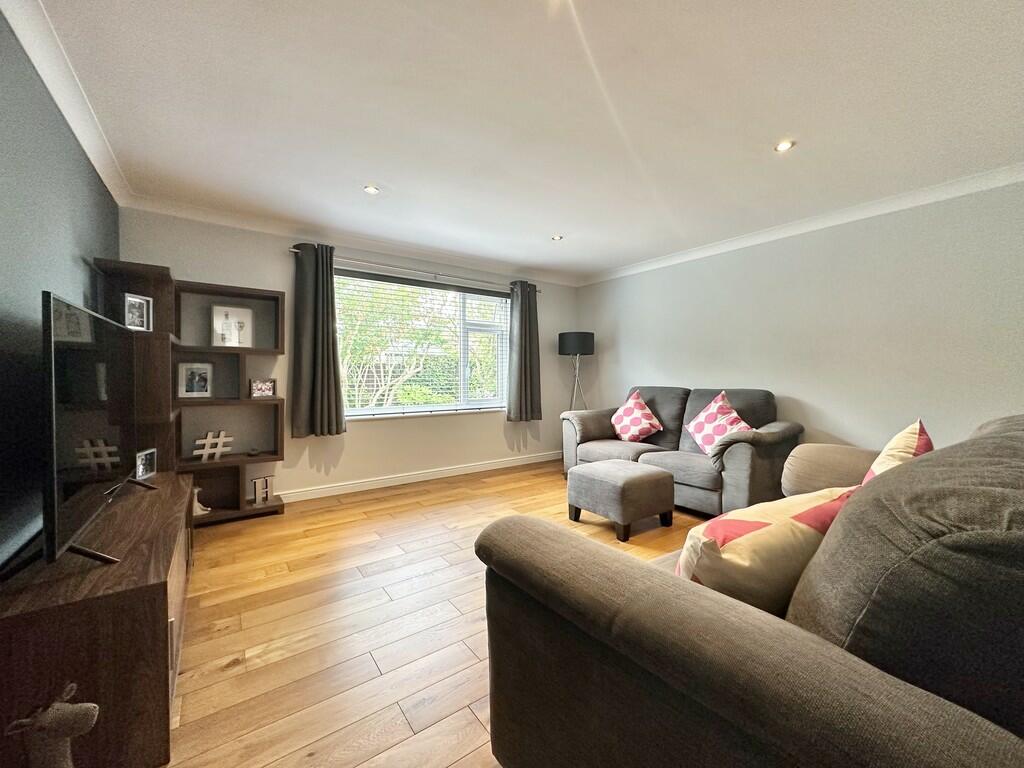 4 bedroom detached bungalow for sale in Hill View Drive, Wintertononsea, NR29