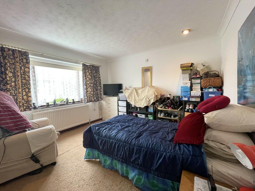 4 bedroom detached house for sale in Bush Road , WintertononSea, NR29