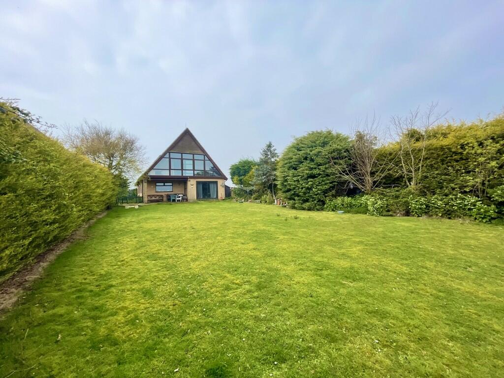 4 bedroom detached house for sale in Bush Road , WintertononSea, NR29