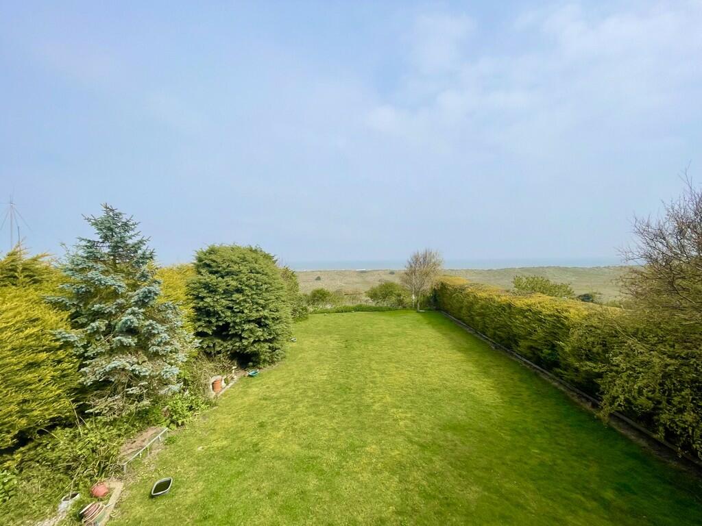 4 bedroom detached house for sale in Bush Road , WintertononSea, NR29