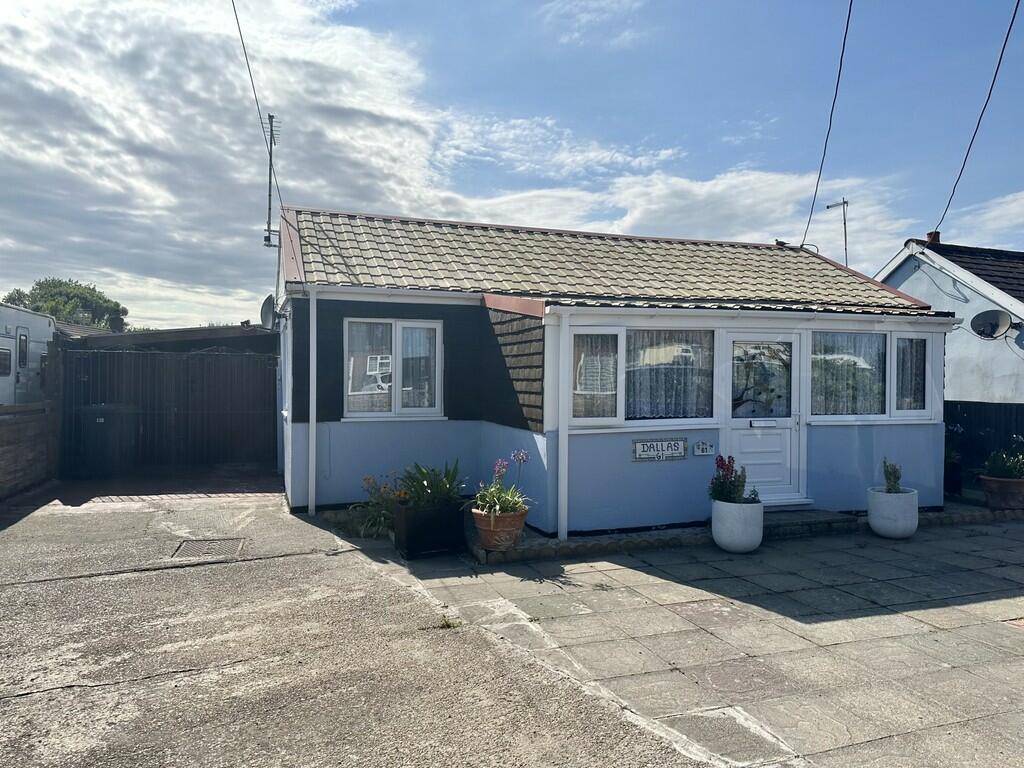 4 bedroom detached bungalow for sale in Fakes Road, Hemsby, NR29