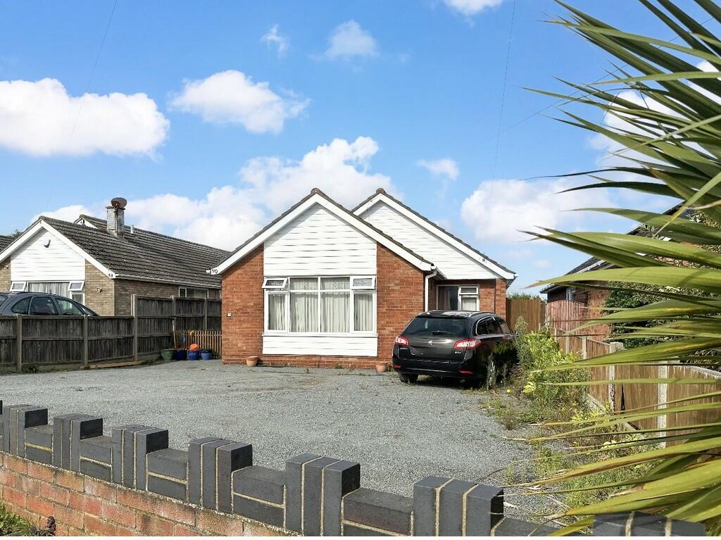 4 bedroom detached bungalow for sale in Winifred Way, Caisteronsea, NR30