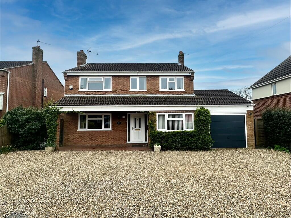 5 bedroom detached house for sale in Main Road, Ormesby St Michael, NR29