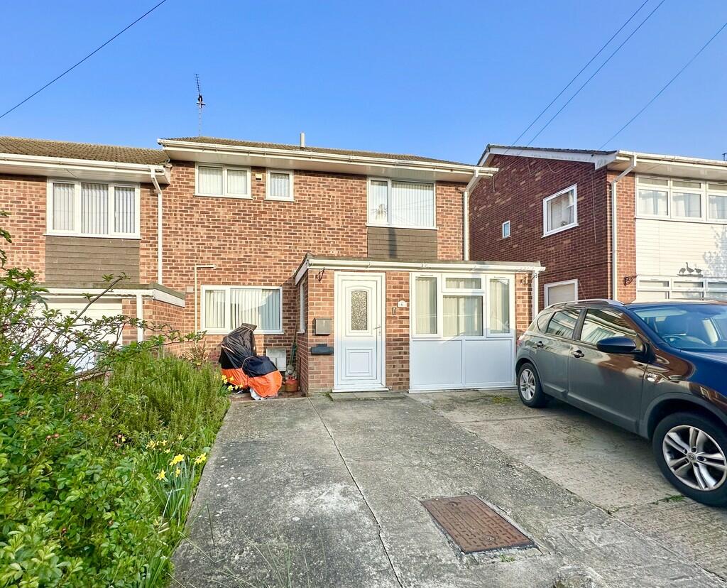4 bedroom end of terrace house for sale in Oxnead Drive, Caisteronsea