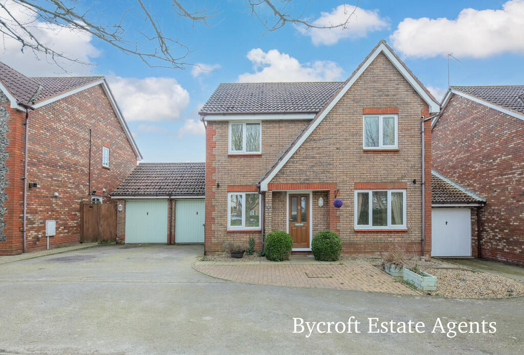 4 bedroom detached house for sale in Millview, Ormesby, Great Yarmouth