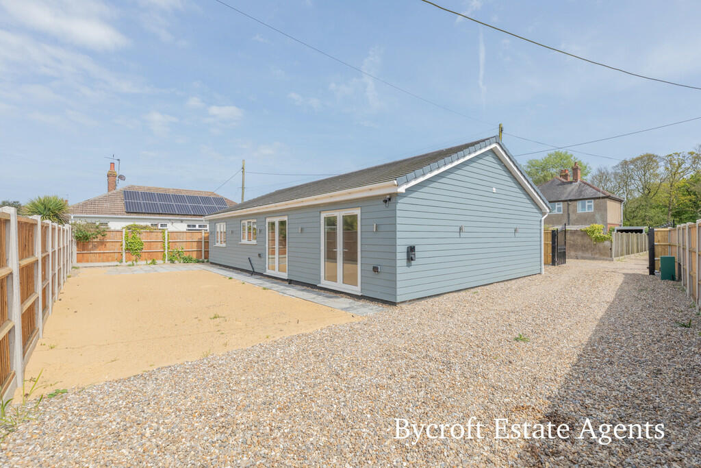 4 bedroom detached bungalow for sale in Yarmouth Road, Caisteronsea, NR30