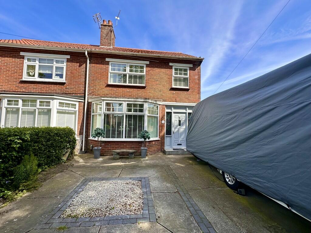 3 bedroom semidetached house for sale in Keyes Avenue, Great Yarmouth