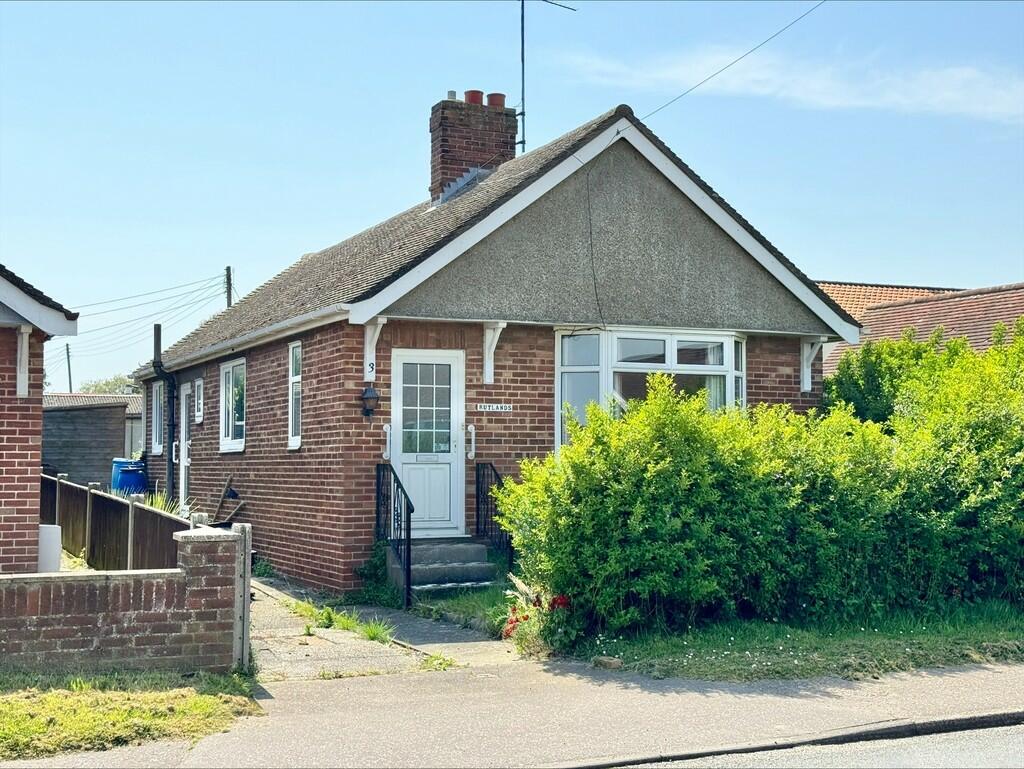 2 bedroom detached bungalow for sale in Second Avenue, Caisteronsea, NR30