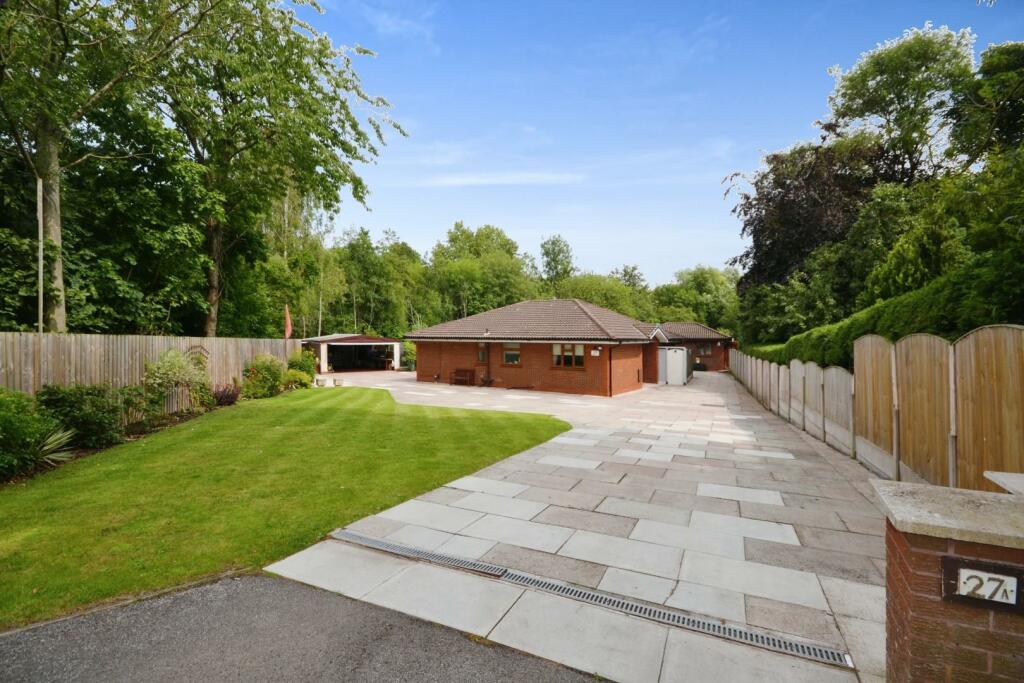 4 bedroom detached bungalow for sale in Whittle Hall Lane, Great Sankey