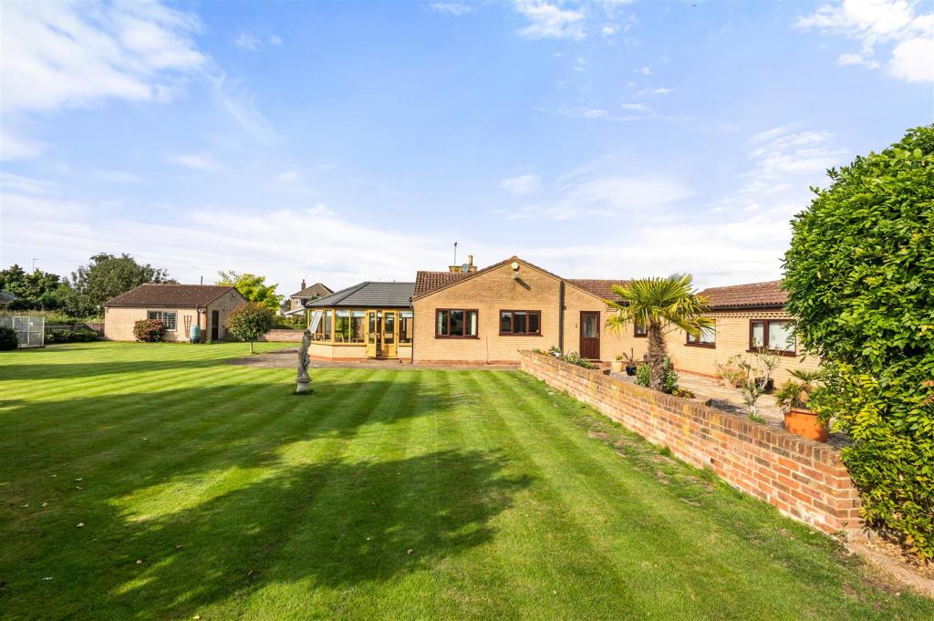 2 bedroom detached bungalow for sale in Station Road, Moulton, Spalding