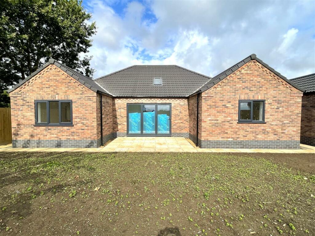 3 bedroom detached bungalow for sale in Seas End Road, Moulton Seas End
