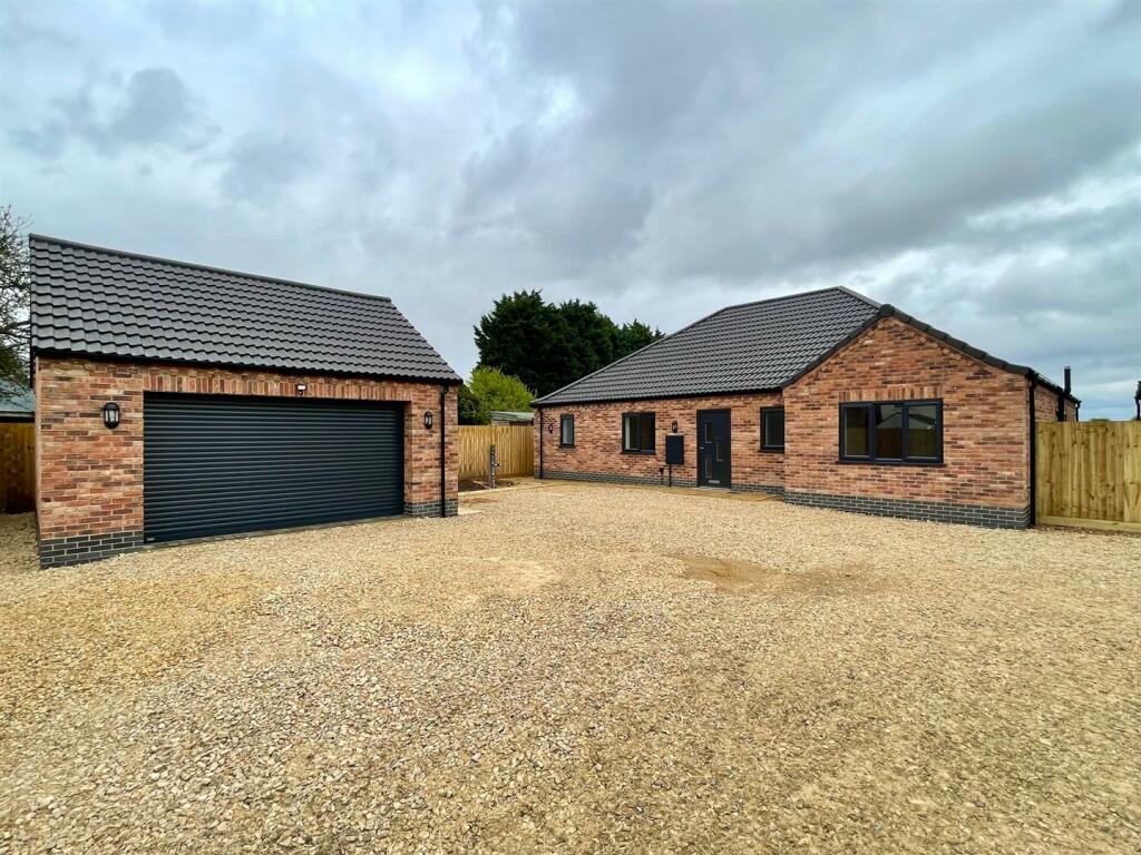 3 bedroom detached bungalow for sale in Seas End Road, Moulton Seas End
