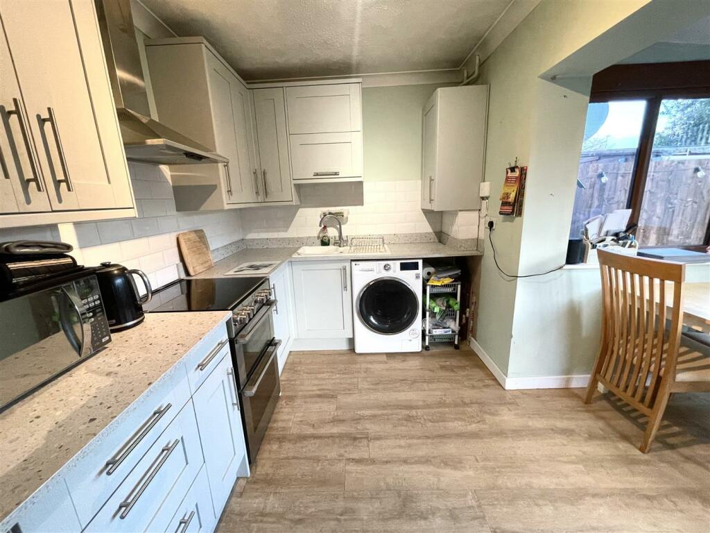 2 bedroom semidetached bungalow for sale in Cornfields, Holbeach