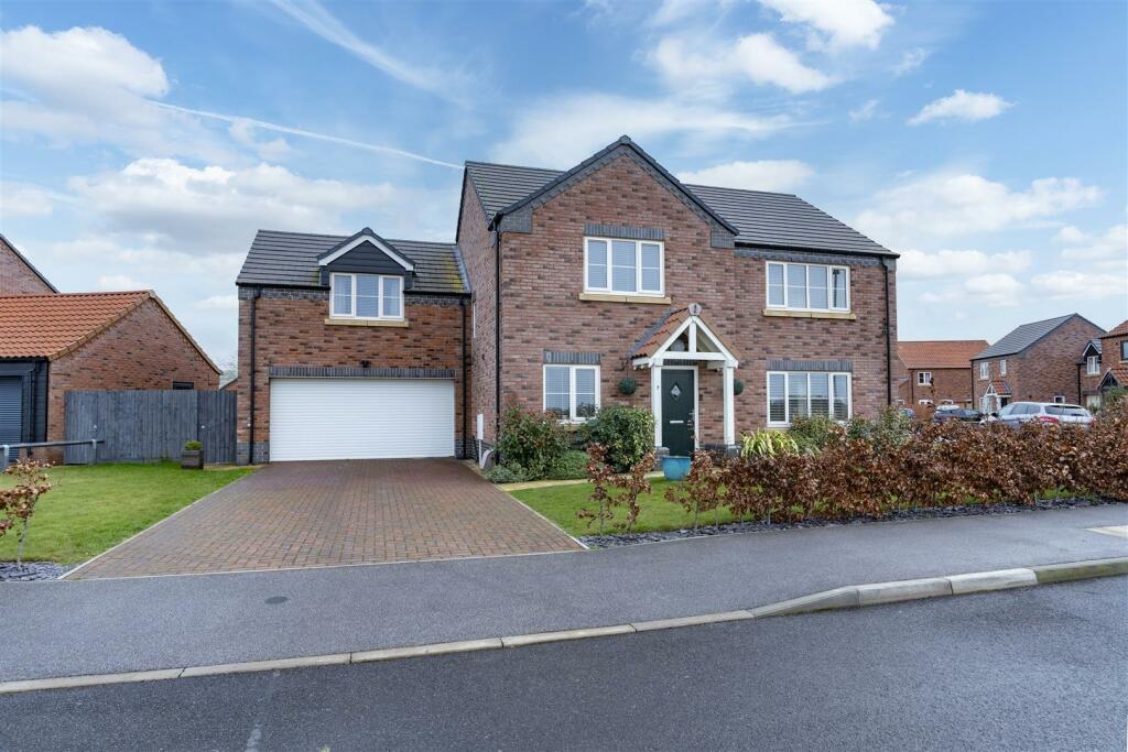 4 bedroom detached house for sale in Turnpike Road, Whaplode, Spalding