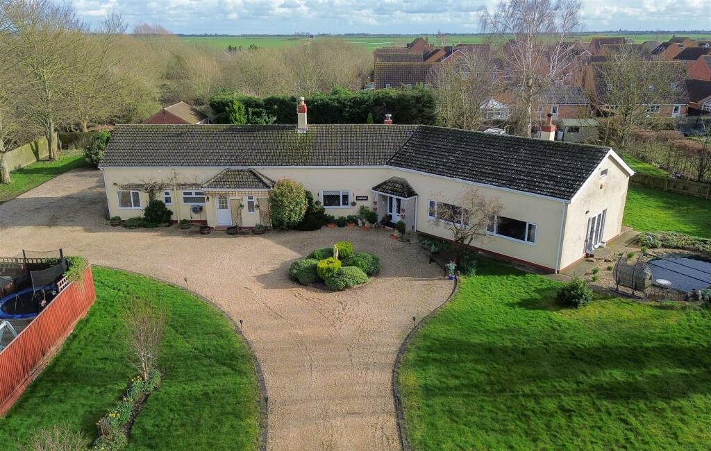 4 bedroom detached bungalow for sale in Orchard Bungalow, Main Road