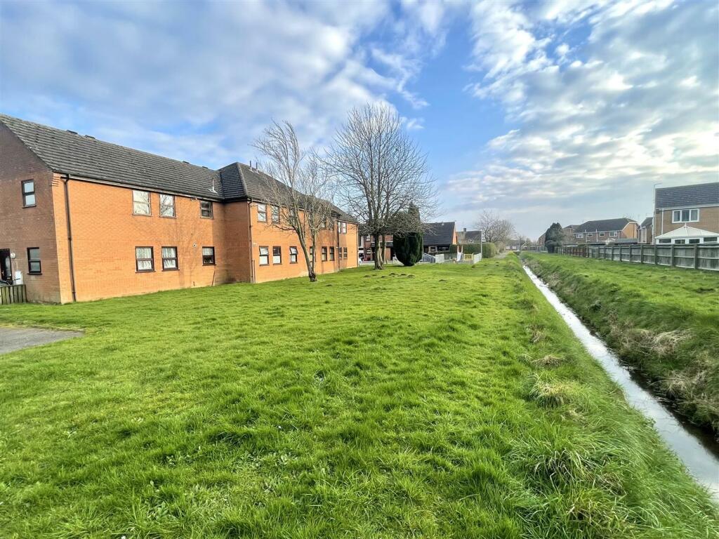 2 bedroom flat for sale in Cornfields, Holbeach, Spalding, PE12