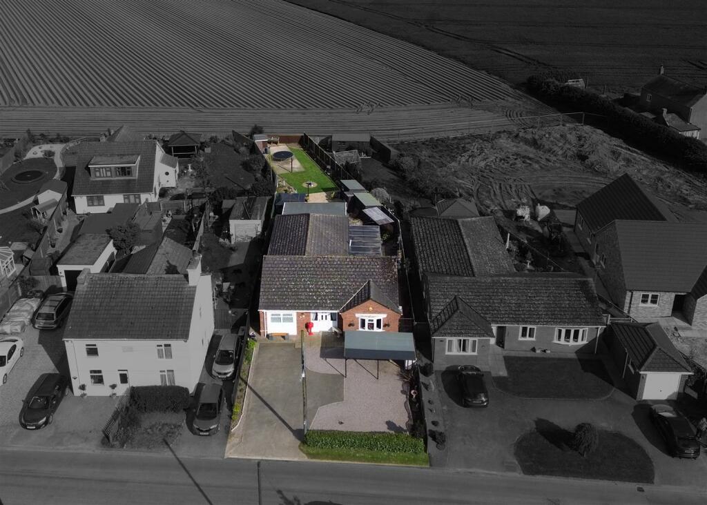 3 bedroom detached bungalow for sale in Broadgate, Weston Hills