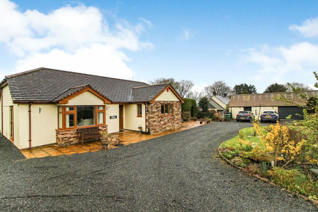 3 bedroom bungalow for sale in Cookbury, Holsworthy, EX22