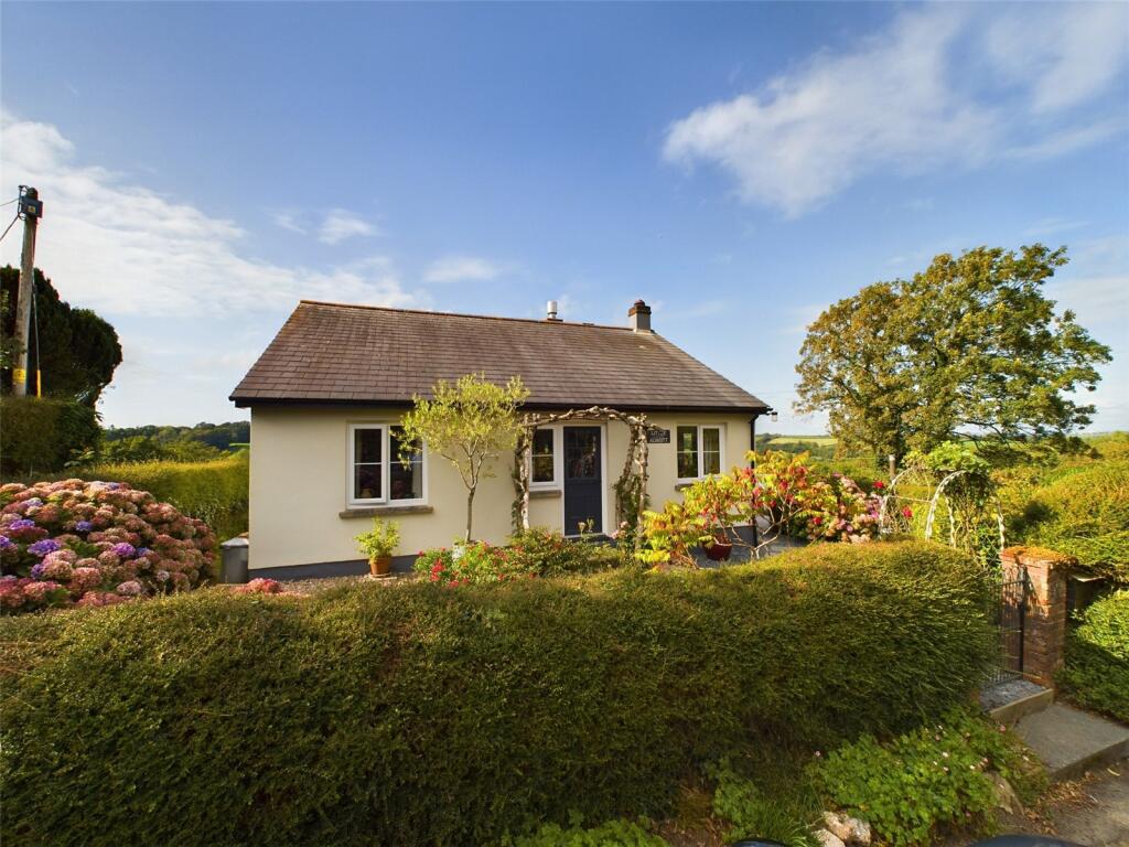 2 bedroom detached house for sale in Holsworthy, Cornwall, EX22