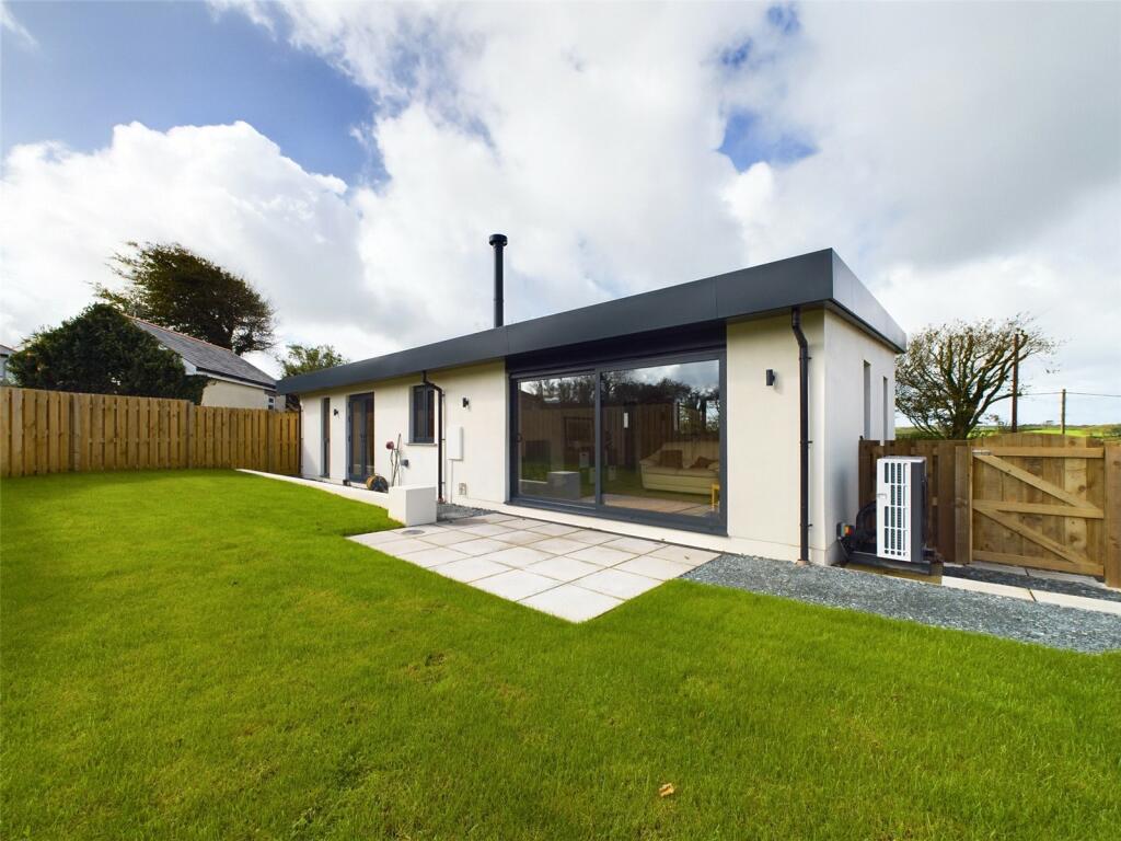 2 bedroom bungalow for sale in Bradworthy, Holsworthy, EX22