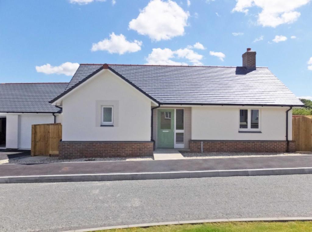 2 bedroom detached house for sale in Holsworthy, Devon, EX22