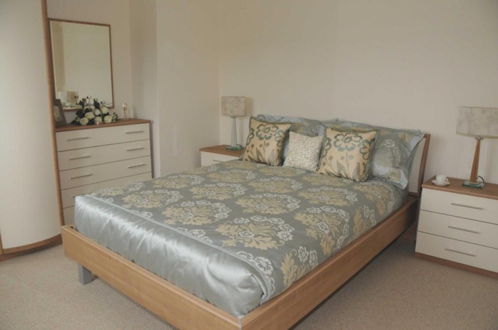 2 bedroom detached house for sale in Holsworthy, Devon, EX22