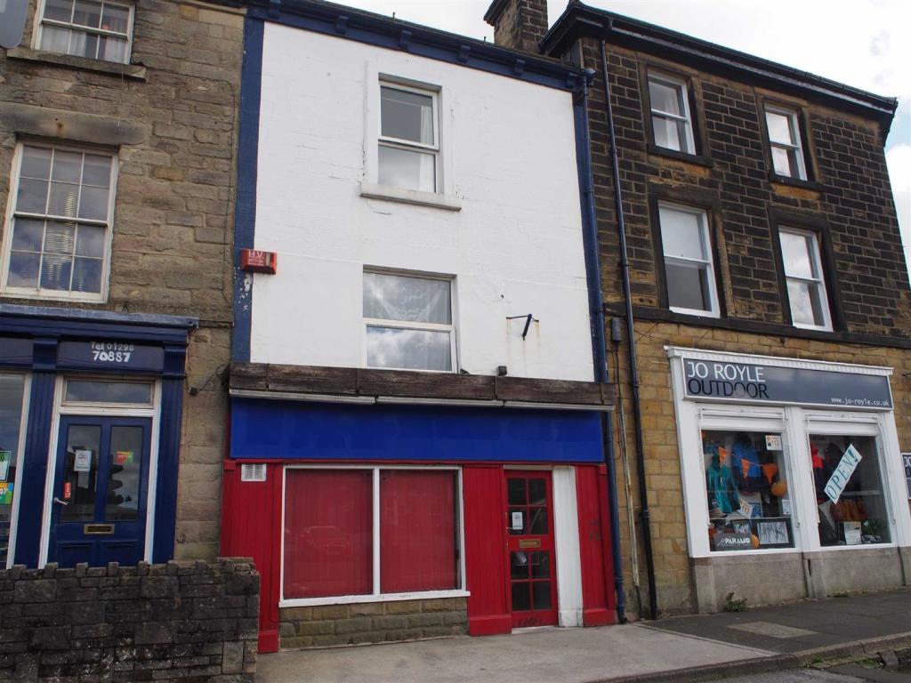 Shop for rent in Market Place, Buxton, SK17