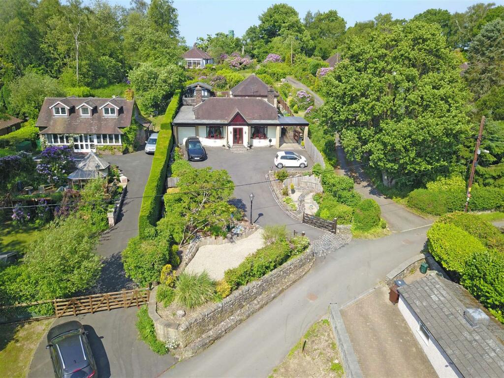 4 bedroom detached house for sale in Mollatts Wood Road, Leek, ST13