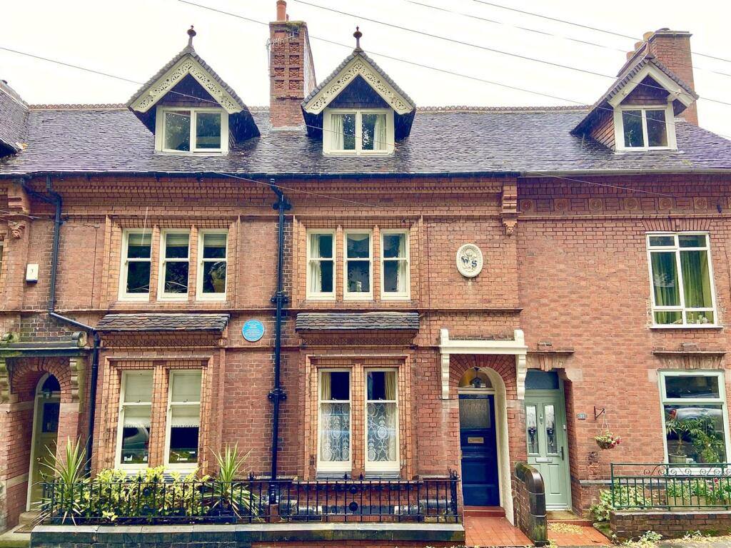 3 bedroom terraced house for sale in Queen Street, Leek, ST13