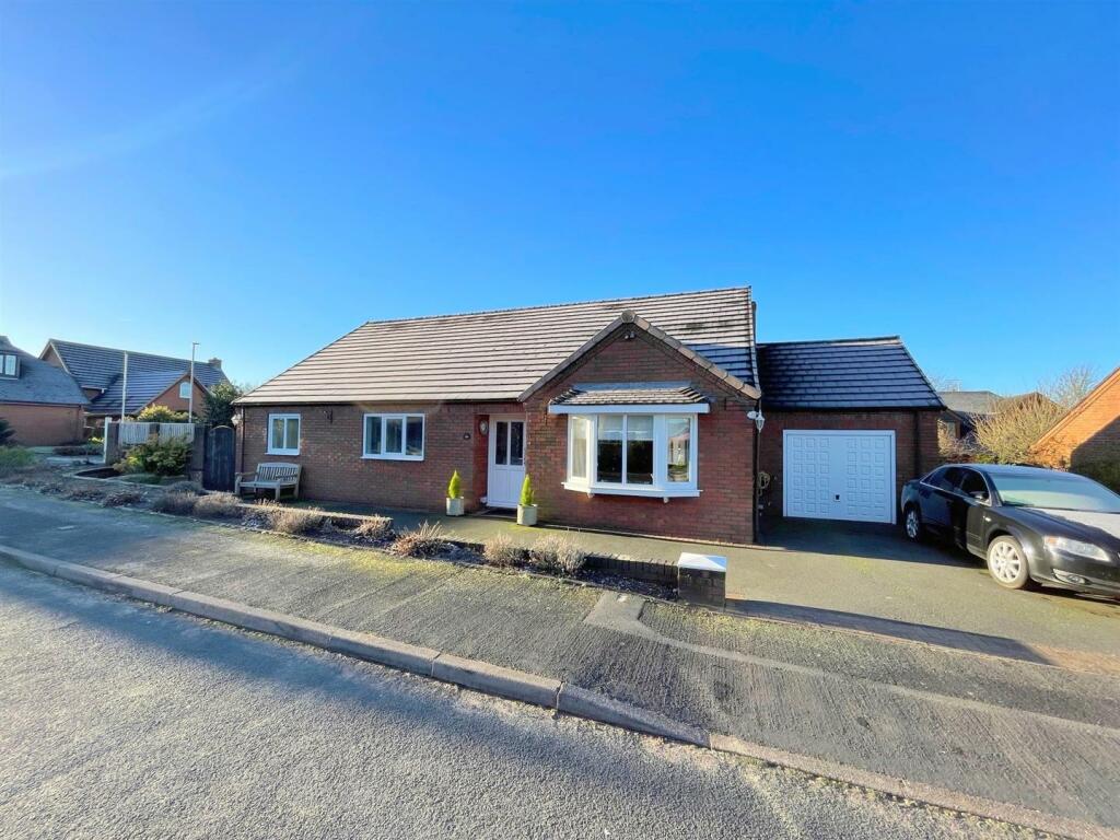 2 bedroom detached bungalow for sale in Westwood Park Drive, Leek, ST13